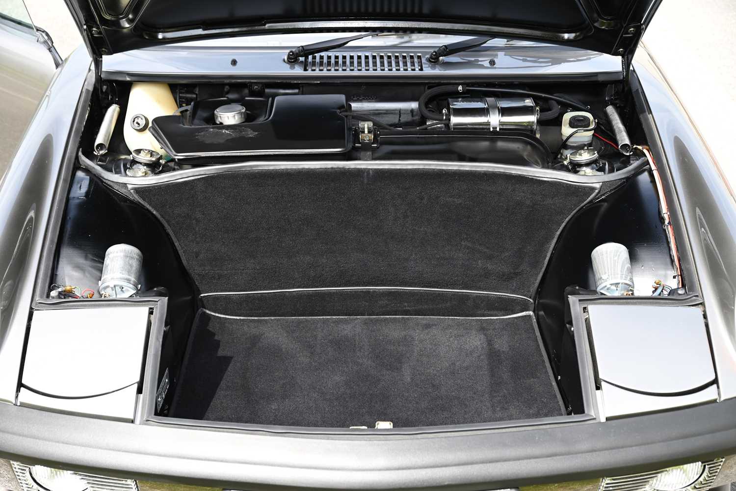 1970 Porsche 914 bonnet