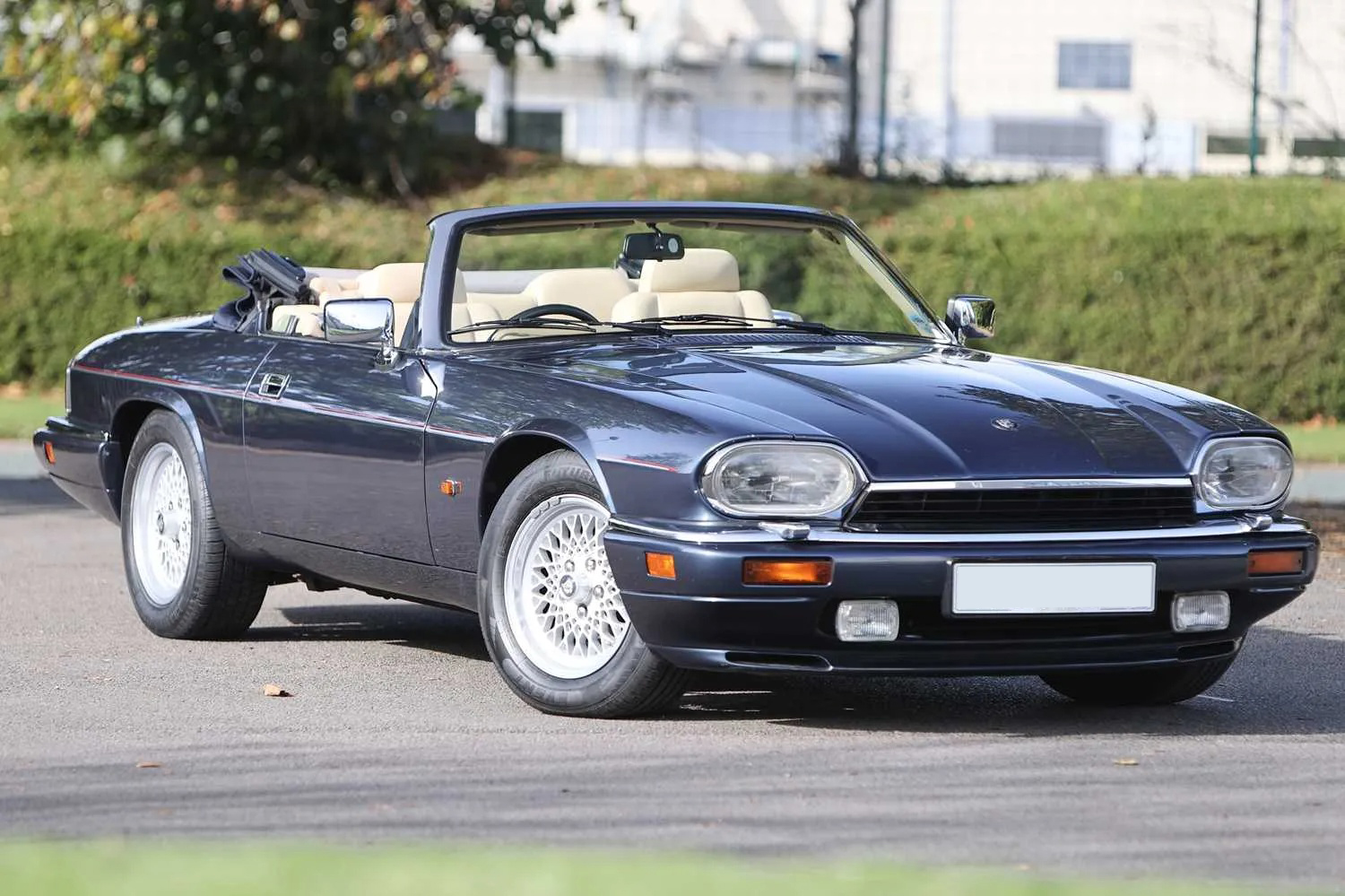 Jaguar XJ S front (1) new