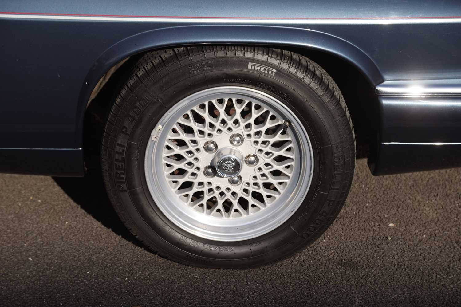 Jaguar XJ S wheel