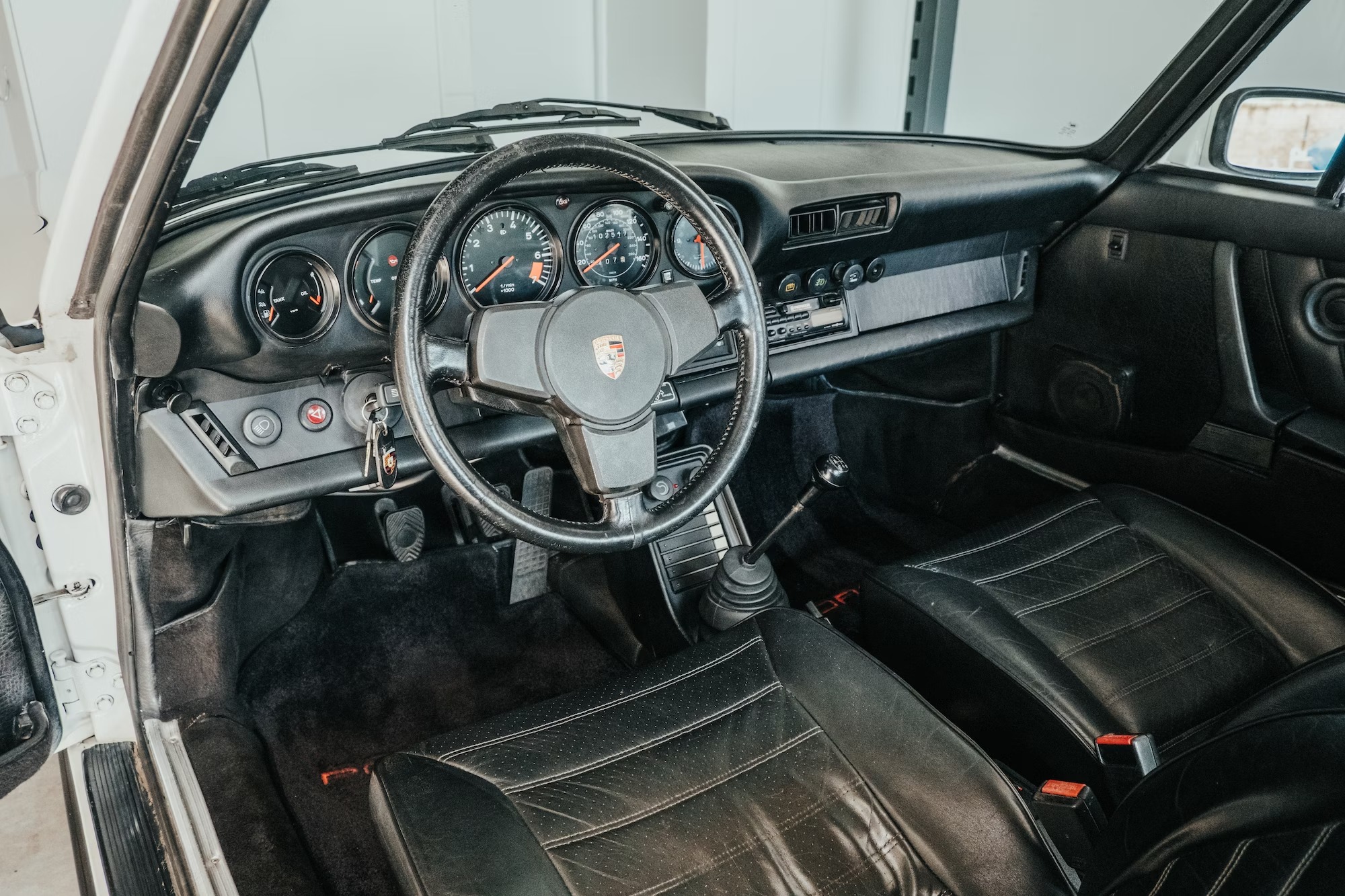 Porsche 911 SC interior 12 IMGCentury