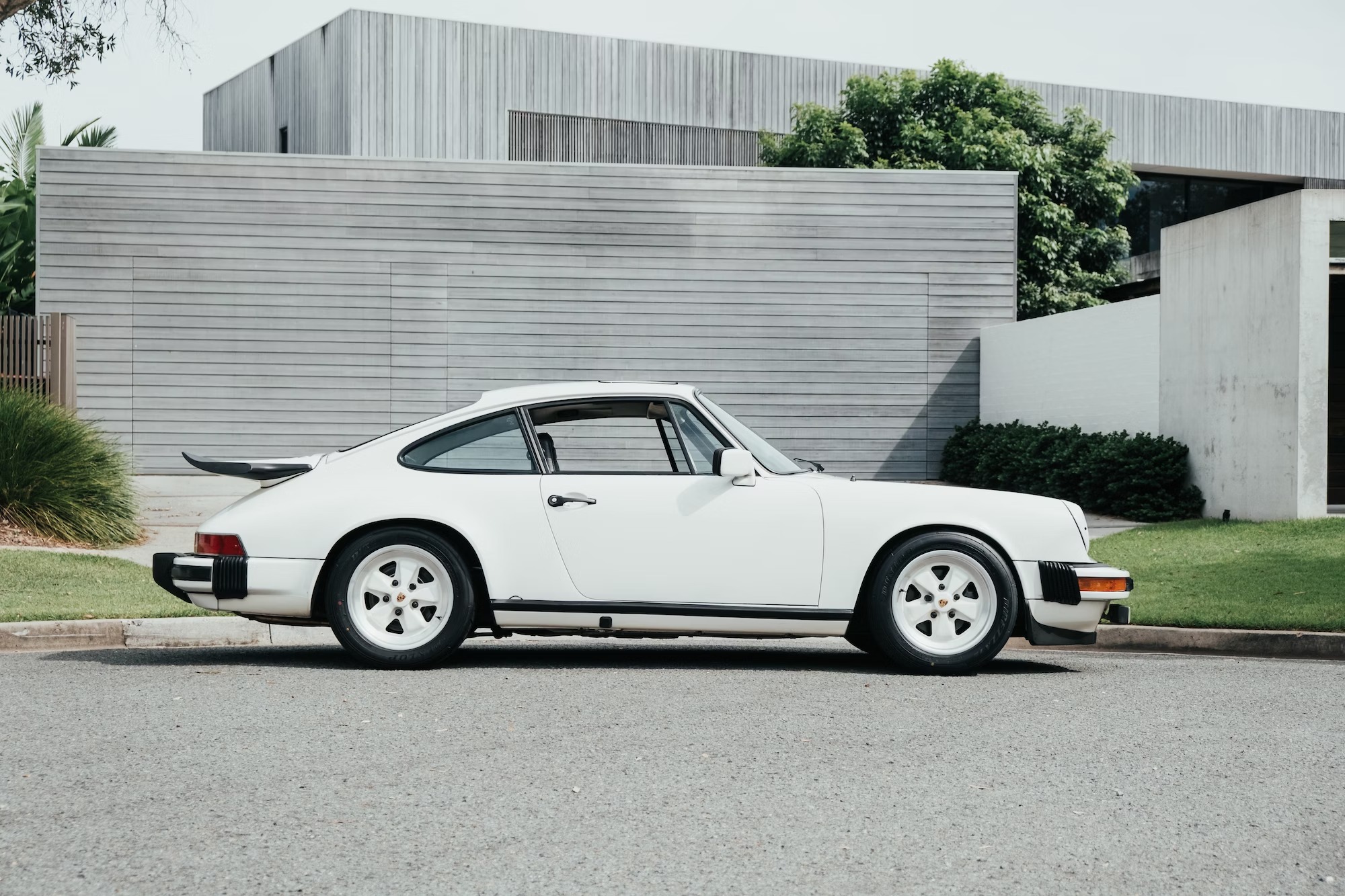 Porsche 911 SC side 20 IMGCentury